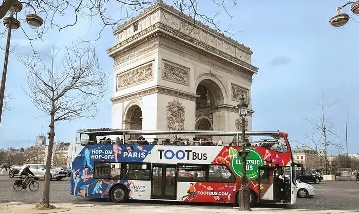 Paris Louvre Museum with 1/2/3 Days HOHO Combos