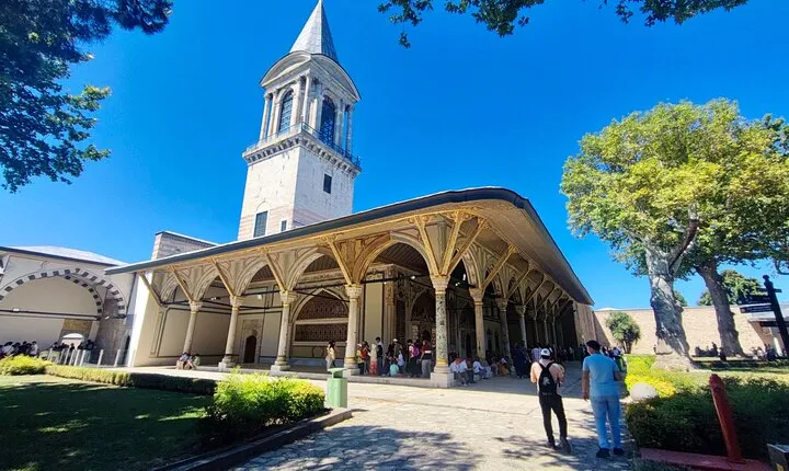 Topkapı Palace with Harem and Surrounding Area Guided Tour