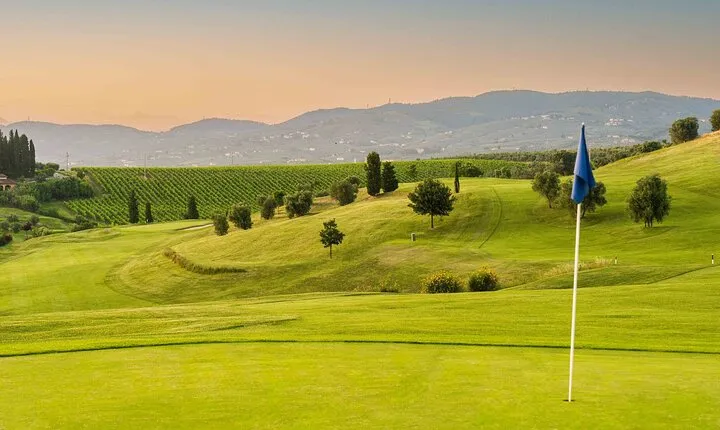 Half Day Golf Activity in Tuscany with Admission Ticket 