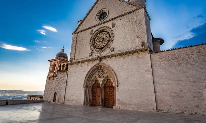 Tuscany & Assisi Small Group Day Trip from Rome with Wine Tasting