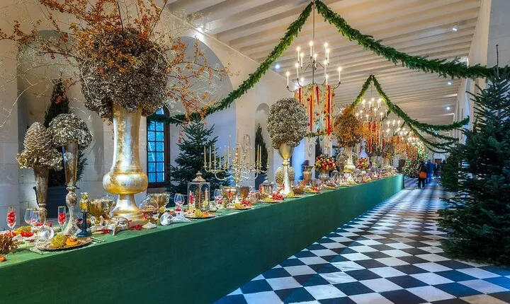 Christmas at Châteaux DE la Loire Check-out Paris - 2025