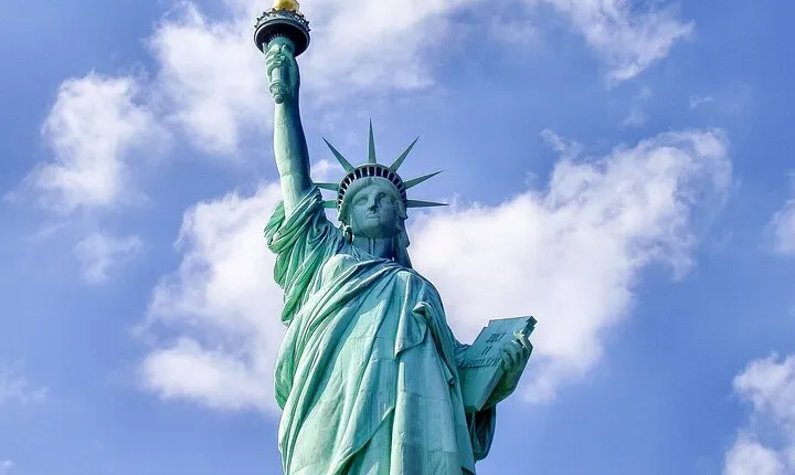 Statue of Liberty Direct Sightseeing Cruise from Brooklyn Bridge