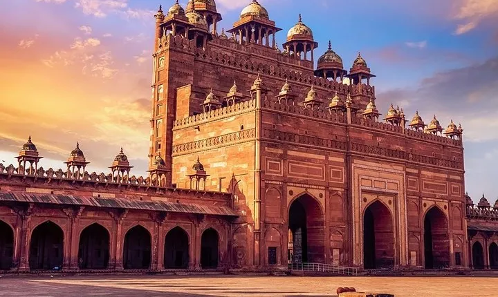 Agra: Sunrise Taj mahal and Fatehpur sikri All-Inclusive visits
