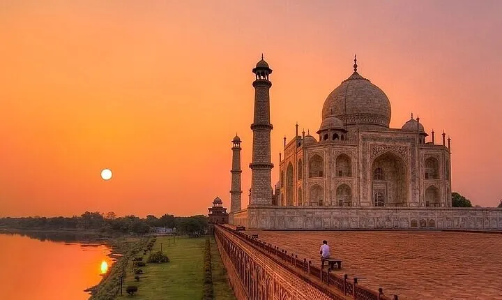Sunrise Taj Mahal Tour by Car from Delhi