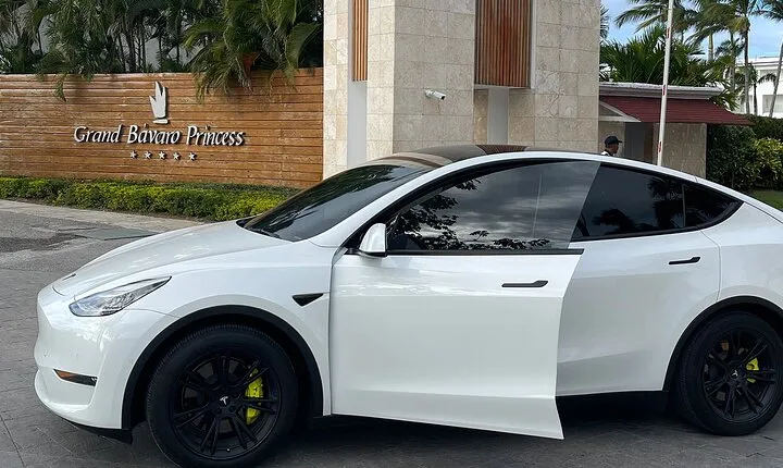 Transfer in Tesla from SDQ Airport to Santo Domingo