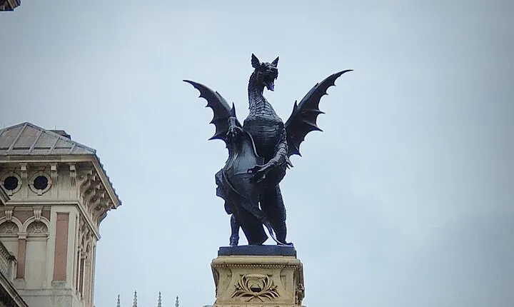 London Mystical and Dragons Walking Tour