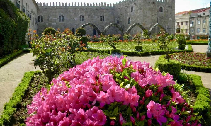 From Porto: Wonders of Braga & Guimaraes Private Day Trip