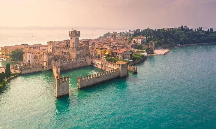 Castles boat tour with Bardolino wine tasting and nibbles