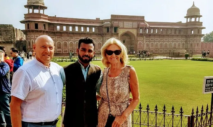 From Delhi: Taj Mahal Sunrise and Agra Fort Private Tour