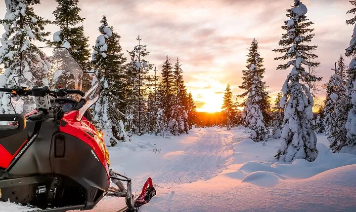 Snowmobile Tours in Rovaniemi Lapland