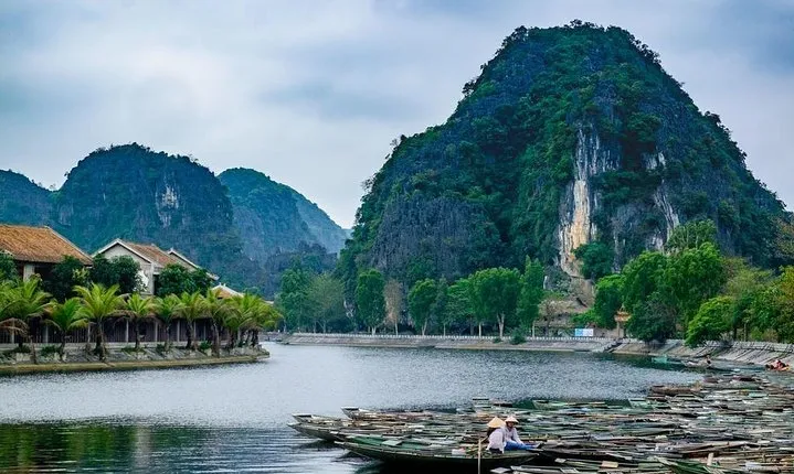 Small Group Ninh Binh Tour: Hoa Lu Tam Coc Full Day Tour from Hanoi