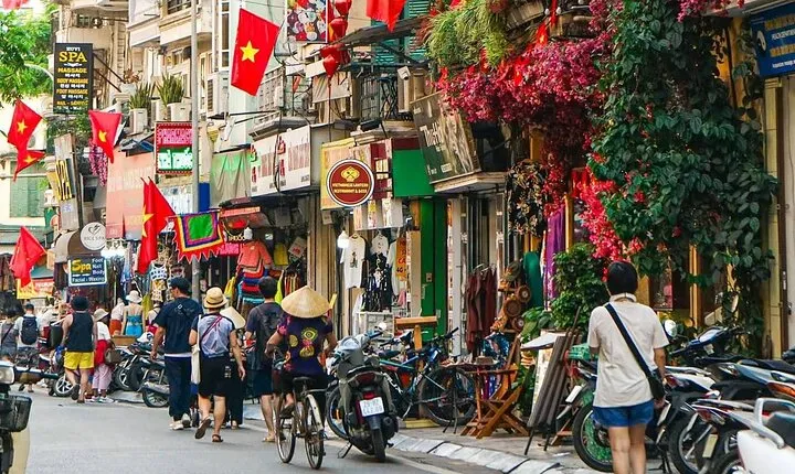 Hanoi Hidden Gems: Private Walking Tour, Train Street,Local Guide