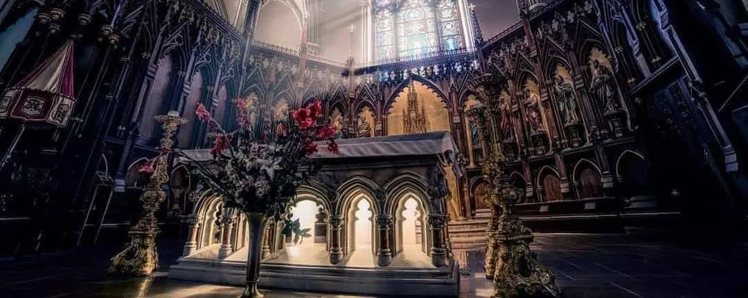 Catacombs by candlelight guided tour in New York City