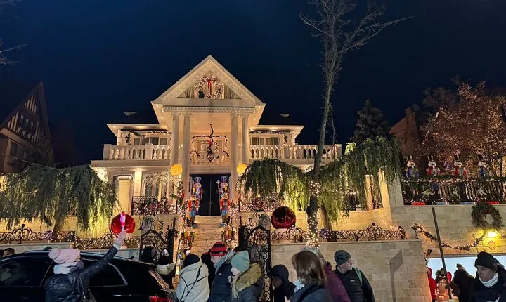 Christmas Lights Dycker Heights Tour Experience