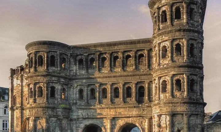 Fascinating tour according to your wishes - official city guide Trier