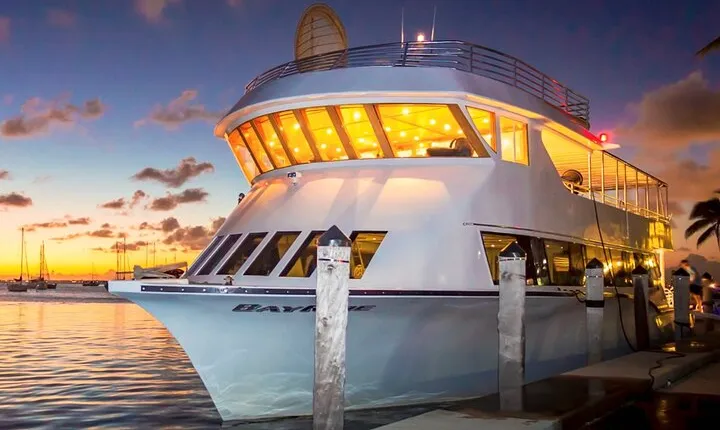 100ft 3 story mega yacht nightclub on the ocean with open bar