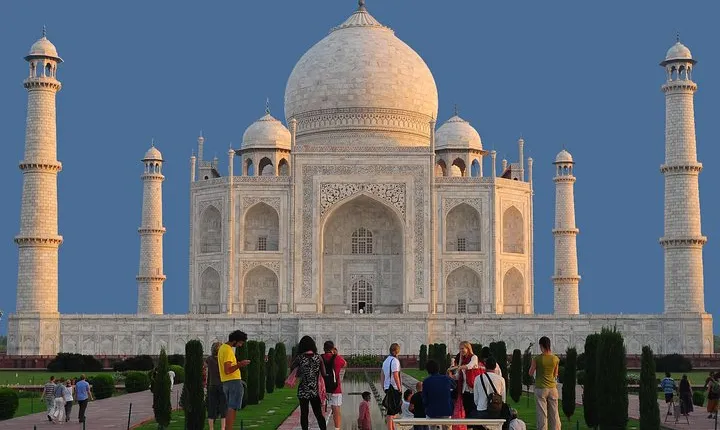 Private Taj Mahal Agra Overnight Tour from Delhi