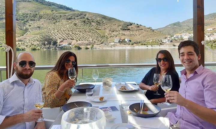 Private Douro Valley Tour with Sommelier, Lunch and Wine Tasting