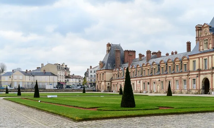 Fontainebleau Palace Half Day Trip from Paris