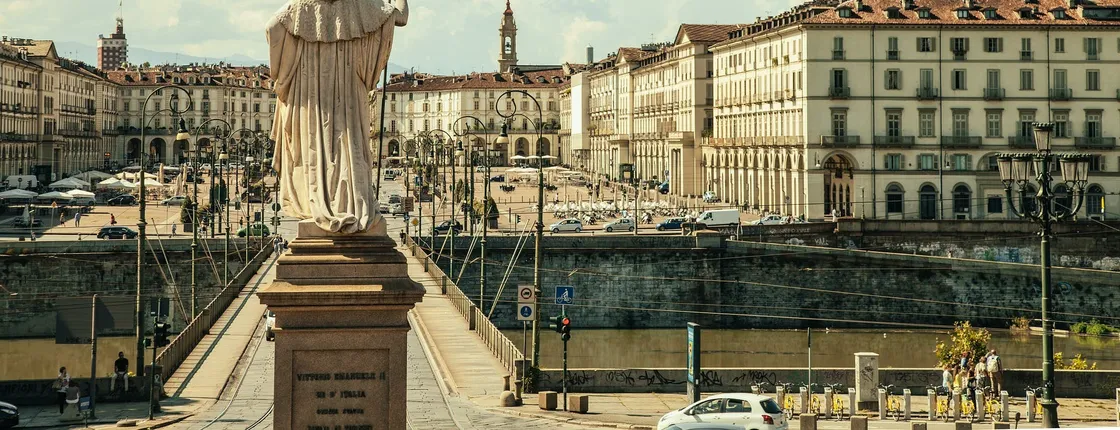 Private walking tour and dinner tasting in downtown Turin