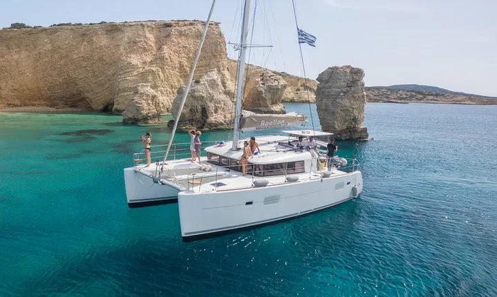 Shared Catamaran All inclusive-Day Cruise to Naxos or Paros 