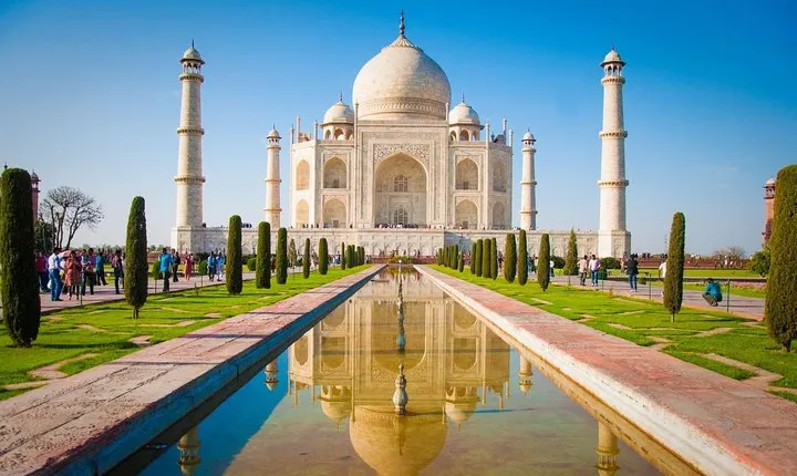 Same Day Taj Mahal Trip with Local Lunch (By Train)