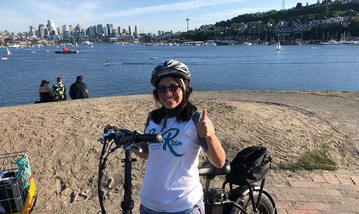 3 Hours Electric Bike Tour of Seattle's Waterways, Nature and Neighborhoods