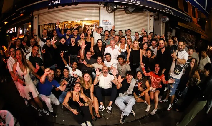 Pub Crawl Istanbul / Rooftop Clubs & Party Bus
