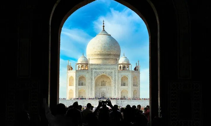 Private Taj Mahal Tour from Delhi by Gatimaan Express