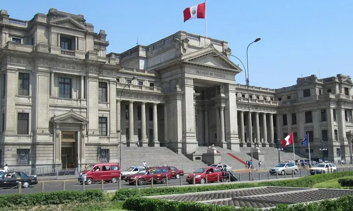 Small-Group Palaces and Historical Buildings in Lima