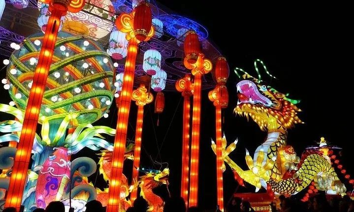 Lunar New Year Celebration: Chinese Lantern Festival on Xi'an City Wall