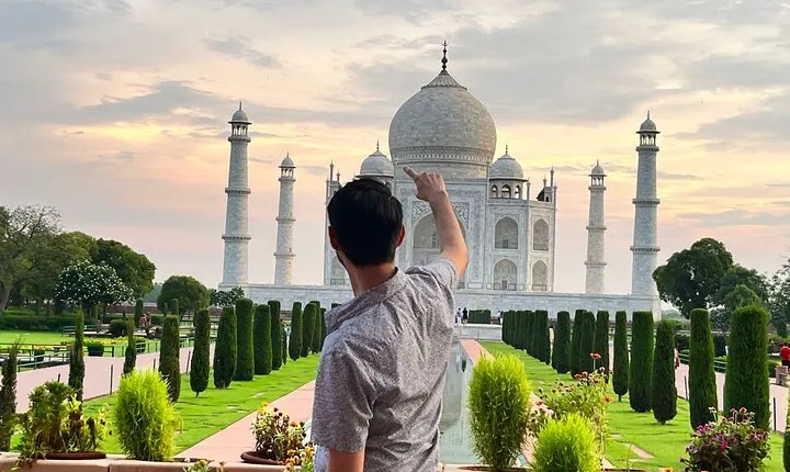 All Inclusive Private Taj Mahal Tour from Delhi by Car 