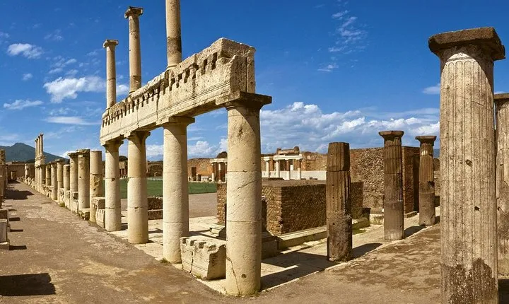 Guided tour of Pompeii
