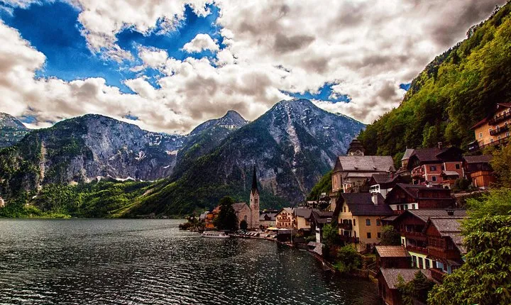 Private 2-day Guided Tour to Cesky Krumlov Hallstatt and Salzburg from Vienna