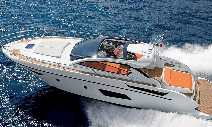 52' Azimut Yacht Charter