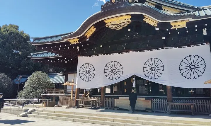 Yasukuni Shrine and Yushukan Museum Guided Tour