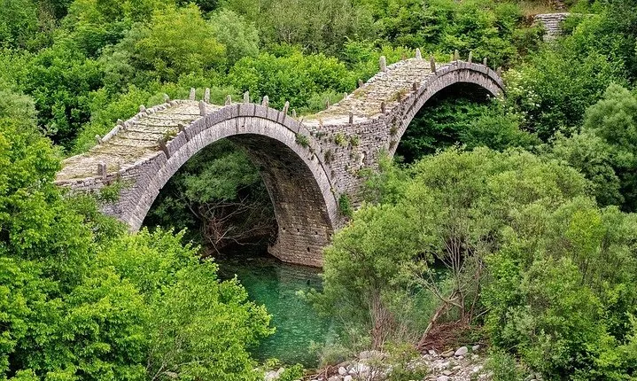 6 Day Tour to Charming Villages, Vikos Gorge, Mountains & Castles