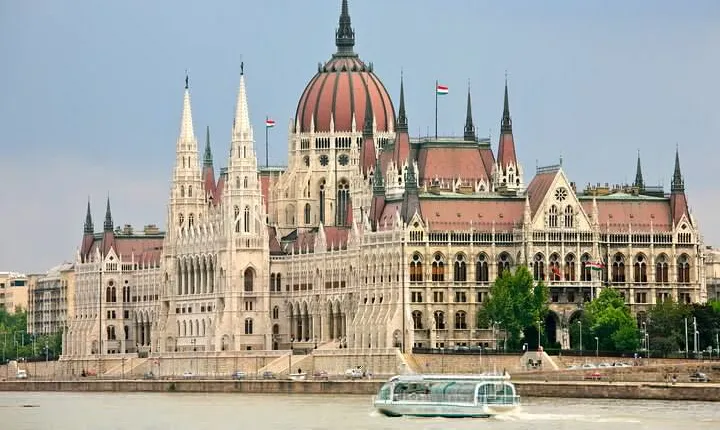 Bespoke Budapest Tour with Rivercruise