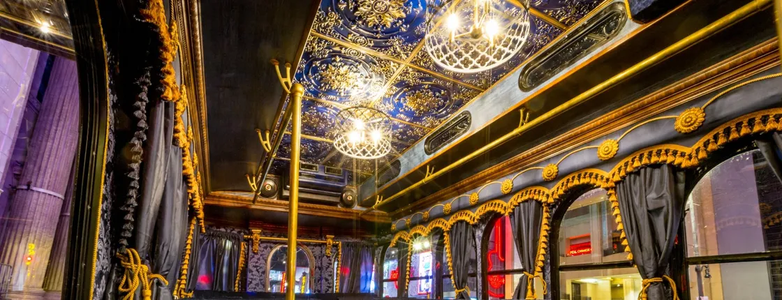 Luxury trolley Hollywood sightseeing tour with expert guide