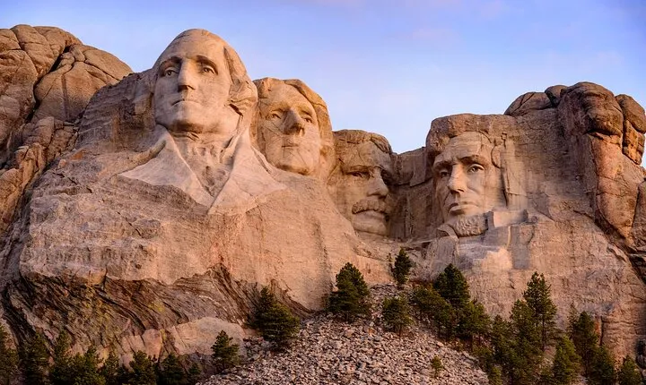 Grand Teton, Yellowstone, Devils Tower and Mount Rushmore 7-day Tour