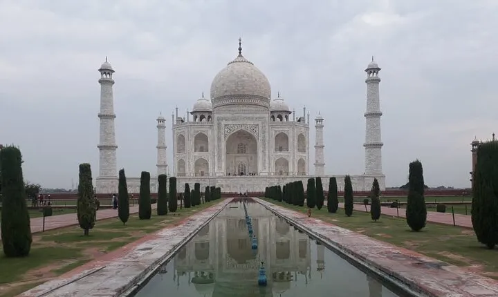 Same Day Private Car and Driver - Tour of Taj Mahal from Delhi 