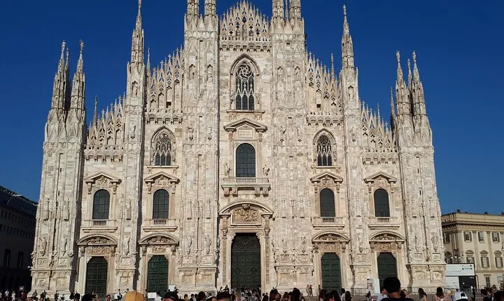 The jewels of the North Italy 3 days tour. Departure from Milan