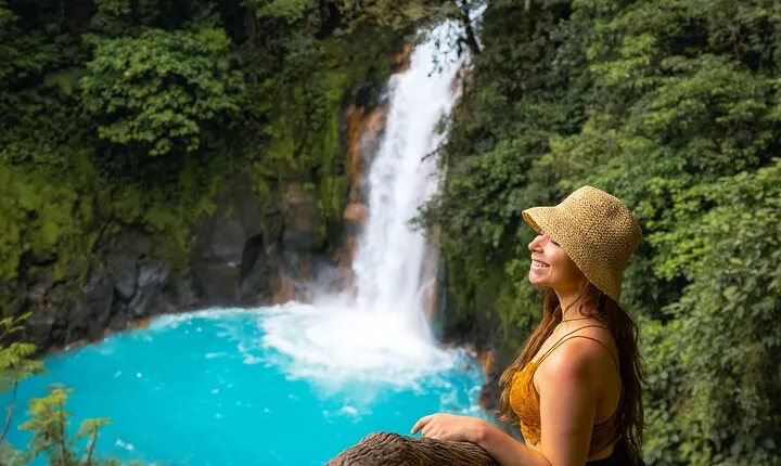 Day trip to Rio Celeste from San José