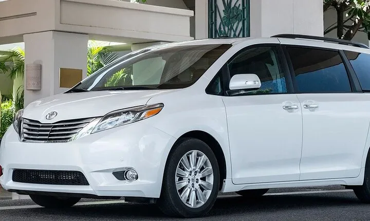 Private Transfer from Mumbai Int Airport (BOM) to Mumbai Port