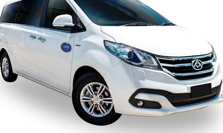 Luxury Van, Private Transfer, Palm Cove - Cairns