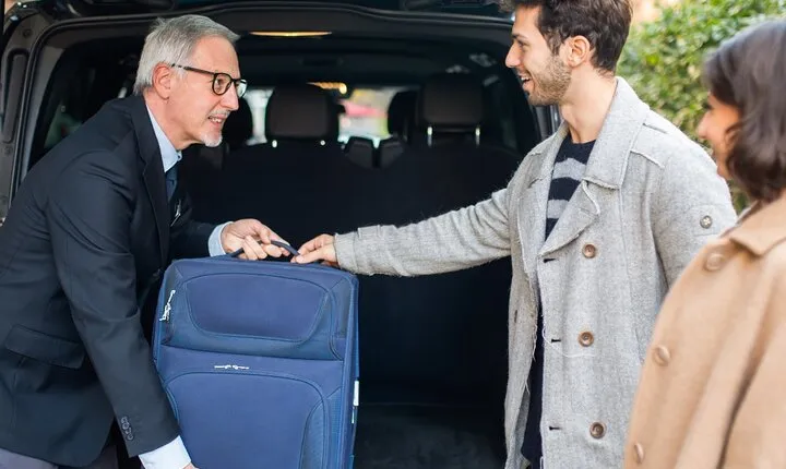 Private VTC transfer CDG Airport → Paris: Flight Tracking Included