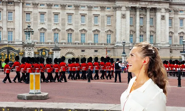 London Royal Walk: City Walk Audio Guide in 7 Languages on Phone