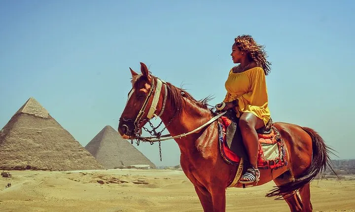 Giza Pyramids by Horse Carriage Half Day Tour