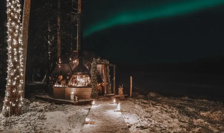 Northern Lights dinner in a Glass Igloo