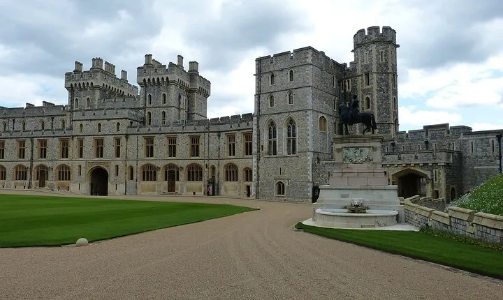 Windsor Castle Bath and Stonehenge Tour